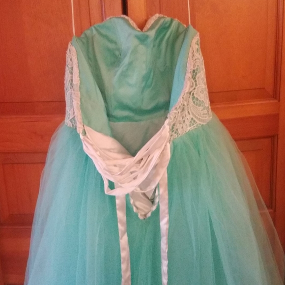 Prom dress - Picture 3 of 4